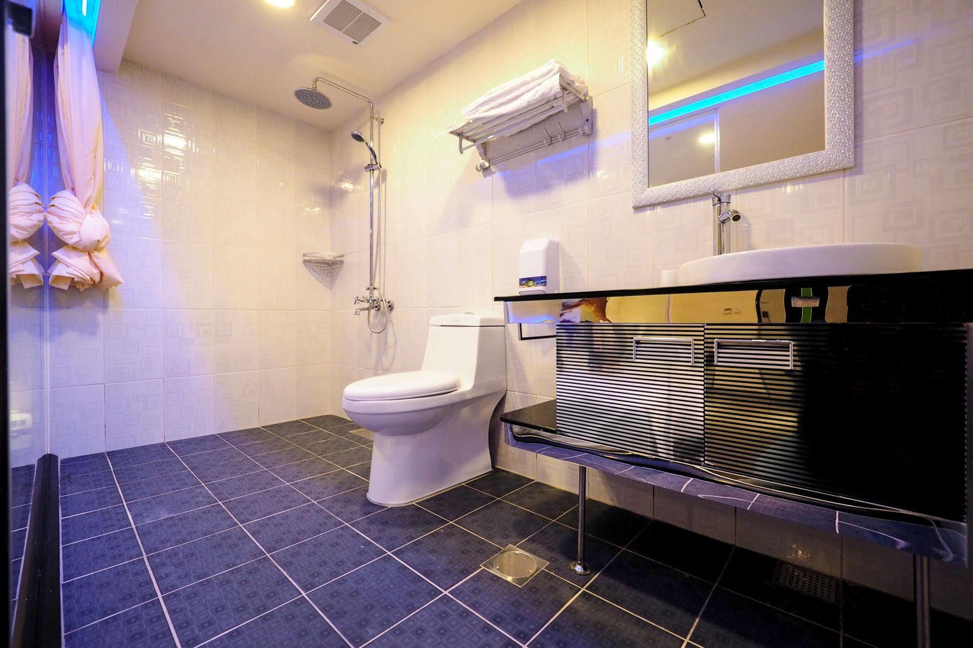 Galaxia Business Hotel Taichung Exterior foto